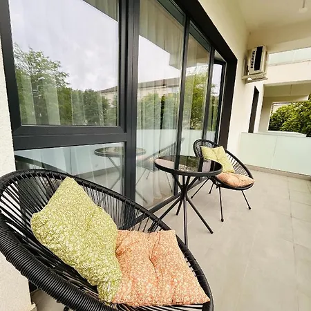 Апартаменты Brand New, Feel At *