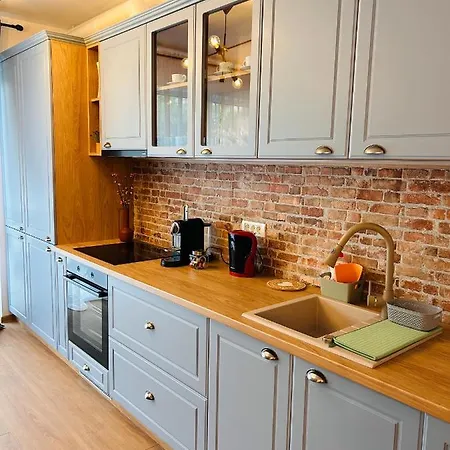 Brand New, Feel At شقة تيميشورا